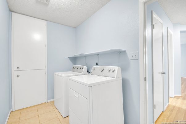 Interior, Washer, Wood Texture Flooring