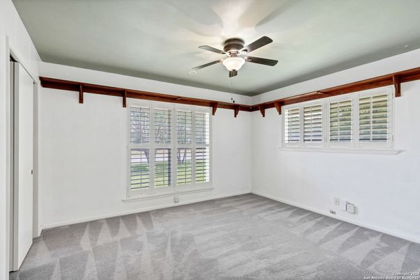 Empty room, Interior