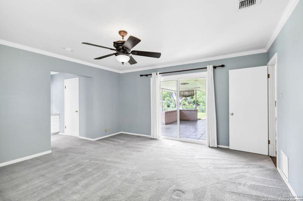Empty room, Interior