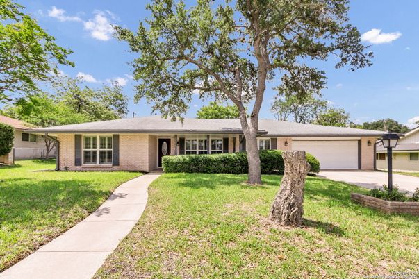 Attached, Exterior, Facade, Brick Facade, Ranch