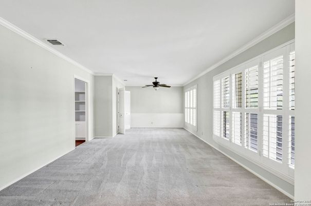 Empty room, Interior