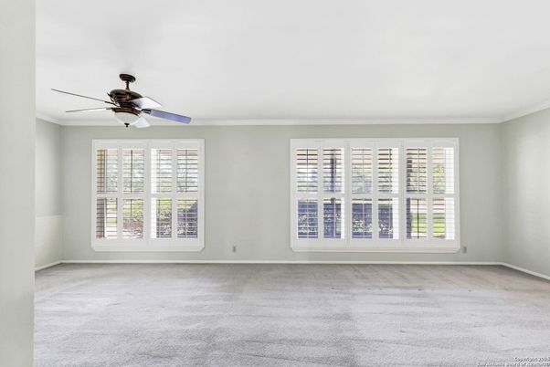Empty room, Interior