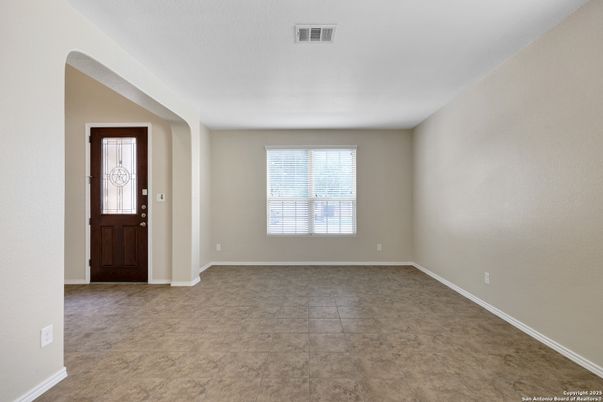 Empty room, Interior