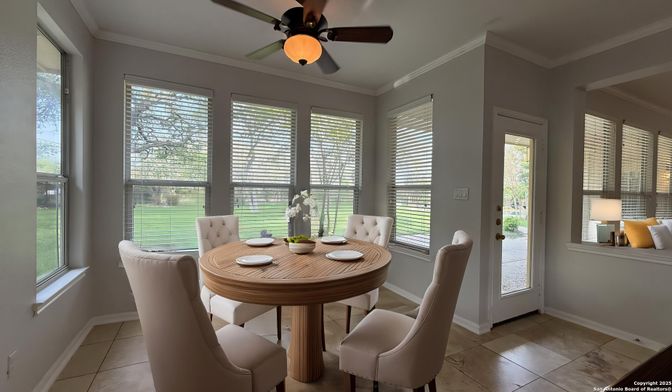 Dining room, Interior