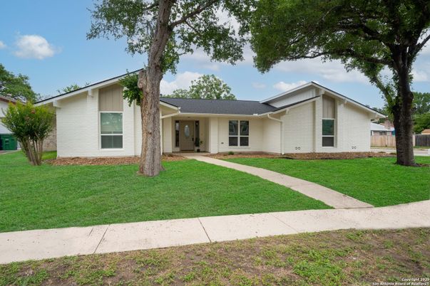 Backyard, Exterior, Facade, Ranch