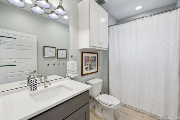 Bathroom, Interior, Recessed Lighting