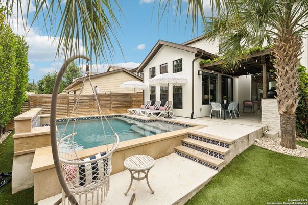 Exterior, Pool