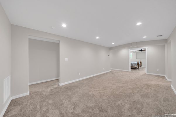 Empty room, Interior, Recessed Lighting