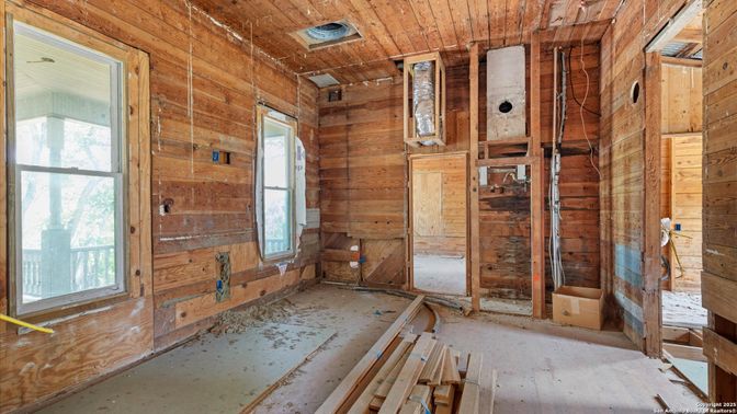 Empty room, Interior, Wooden Ceilings, Wooden Walls