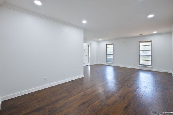 Empty room, Interior, Recessed Lighting, Wood Texture Flooring