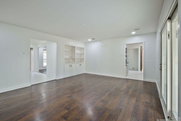 Empty room, Interior, Recessed Lighting, Wood Texture Flooring