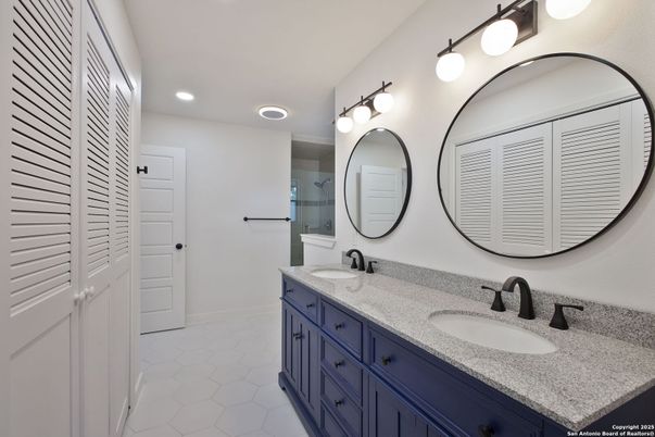 Bathroom, Dual Sink Vanities, Interior, Recessed Lighting