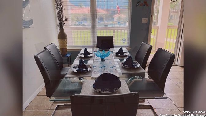 Dining room, Interior