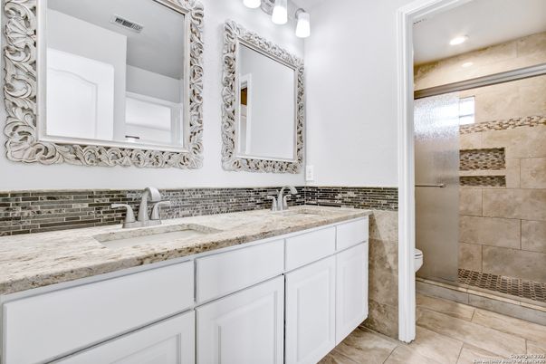 Bathroom, Dual Sink Vanities, Interior, Recessed Lighting