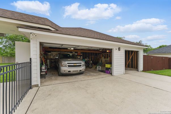 Detached Garage, Exterior