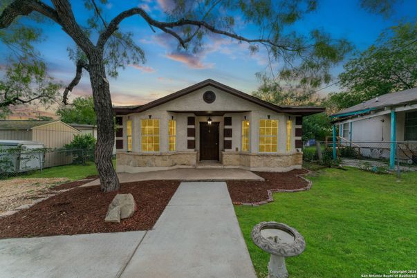Backyard, Exterior, Facade, Ranch