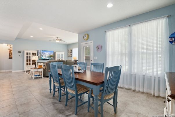 Dining room, Interior, Recessed Lighting