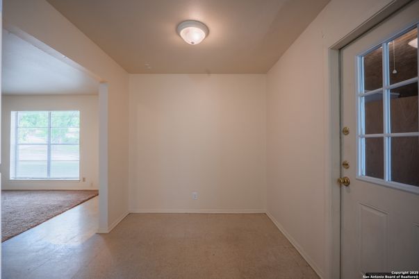 Empty room, Interior