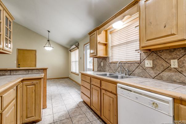 Interior, Kitchen, Pendant Lights, Tile Countertops