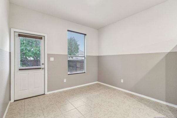 Empty room, Interior