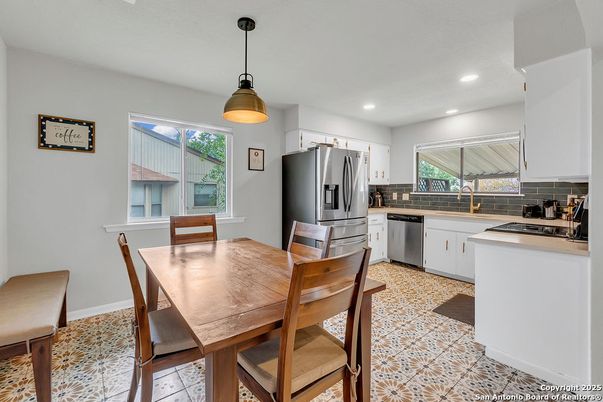 Dining room, Interior, Kitchen, Pendant Lights, Recessed Lighting, Stainless Steel Appliances