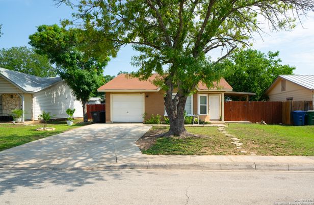 Attached, Exterior, Facade, Brick Facade, Ranch