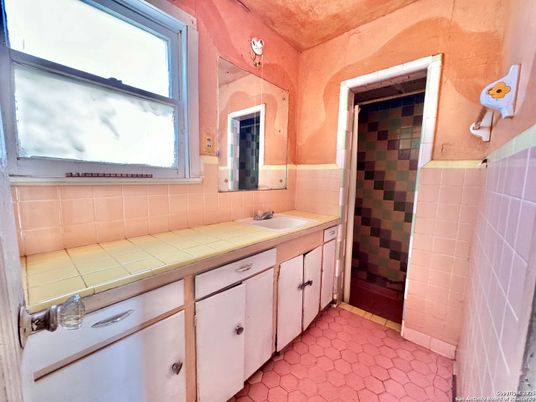Bathroom, Interior, Tile Countertops