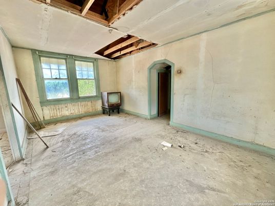 Empty room, Interior, Wooden Beams