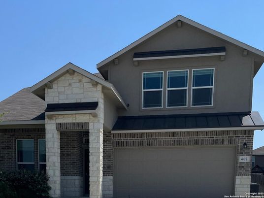Attached, Exterior, Facade, American Craftsman