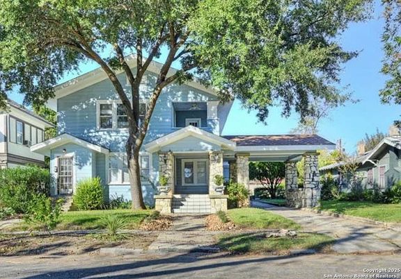Exterior, Facade, American Craftsman