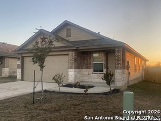 Attached, Exterior, Facade, Brick Facade, Ranch