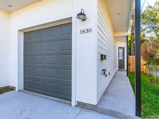 Detached Garage, Exterior