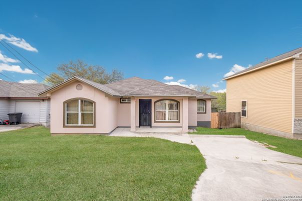 Backyard, Exterior, Facade, Ranch