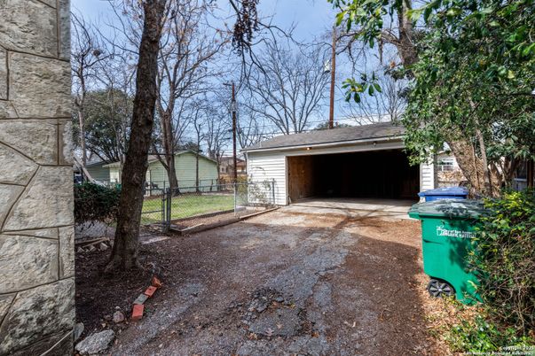 Detached Garage, Exterior