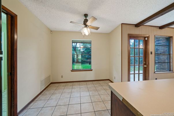 Empty room, Interior, Wooden Beams