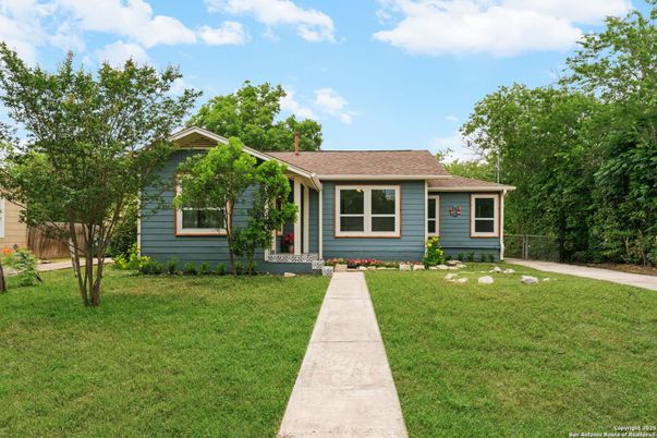 Backyard, Exterior, Facade, Ranch