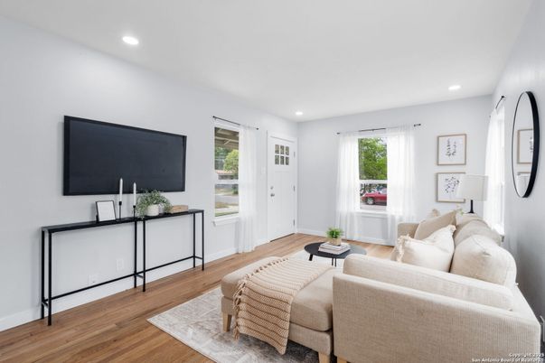 Interior, Living room, Recessed Lighting, Wood Texture Flooring