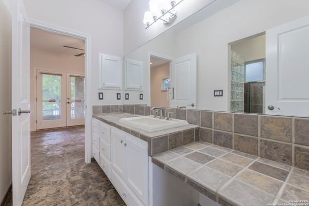 Bathroom, Interior, Tile Countertops