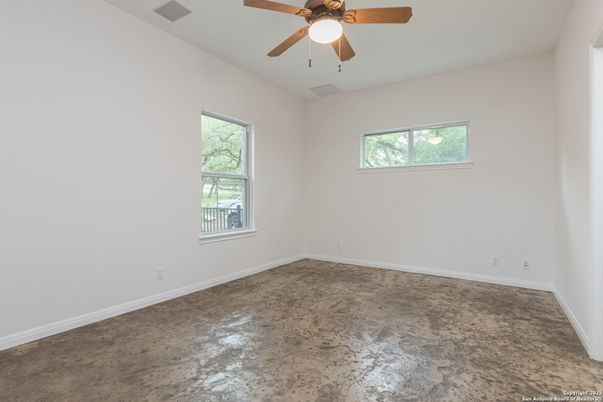 Empty room, Interior