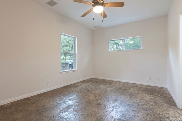 Empty room, Interior