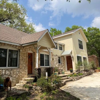 Exterior, Facade, Farmhouse