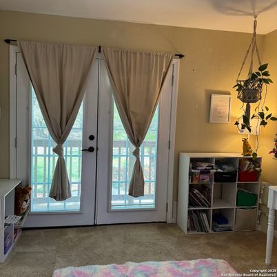 Empty room, Interior, Pendant Lights