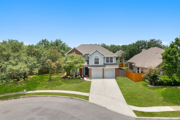 Attached, Exterior, Facade, Ranch