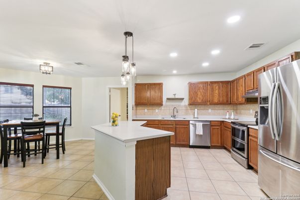 Dining room, Interior, Kitchen, Pendant Lights, Recessed Lighting, Stainless Steel Appliances