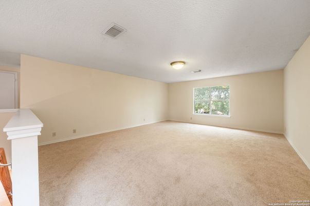 Empty room, Interior