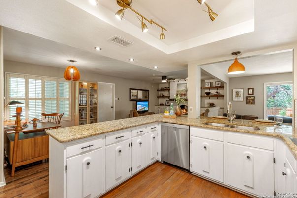 Dining room, Interior, Kitchen, Pendant Lights, Recessed Lighting, Wood Texture Flooring