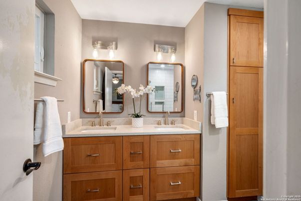 Bathroom, Dual Sink Vanities, Interior