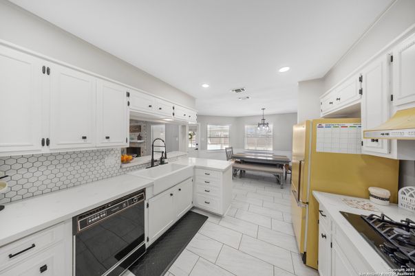 Chandelier, Dining room, Interior, Kitchen, Recessed Lighting