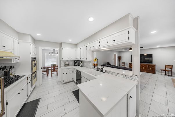 Dining room, Interior, Kitchen, Recessed Lighting