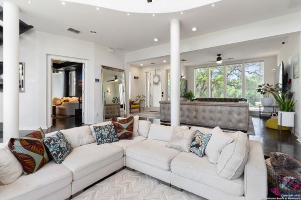 Interior, Living room, Recessed Lighting, Wood Texture Flooring